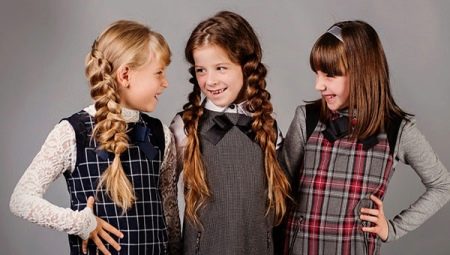 Nous faisons des coiffures à l'école des cheveux longs