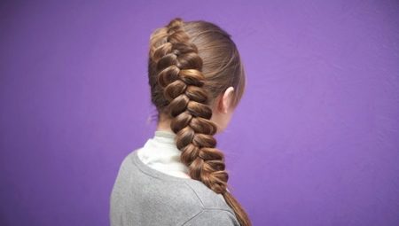 Kaka tissent la tresse française au contraire?