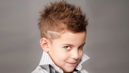 Coiffures à la mode pour les garçons de 11 ans