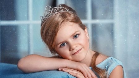 Coiffures pour les filles avec diadème