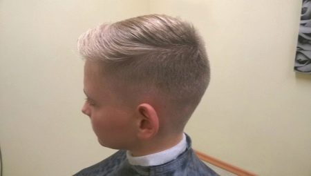 Idées et options de design pour les coupes de cheveux tennis pour un garçon