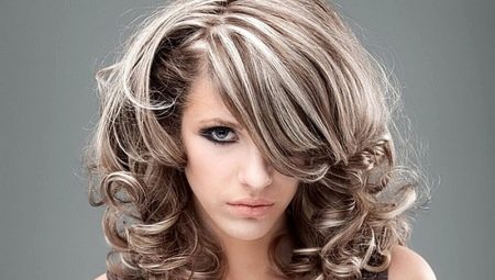 Destaques no cabelo médio