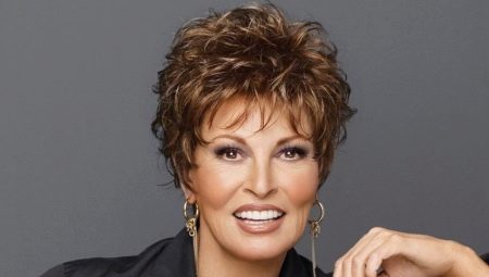 Garcon de coupe de cheveux original pour les femmes de 50 ans et plus