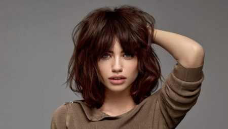 Coupes de cheveux pour cheveux épais de longueur moyenne