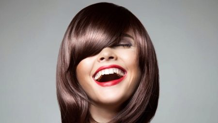 Longue frange: caractéristiques et coupes de cheveux appropriées