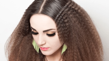 Cheveux longs ondulés: variétés, astuces pour créer