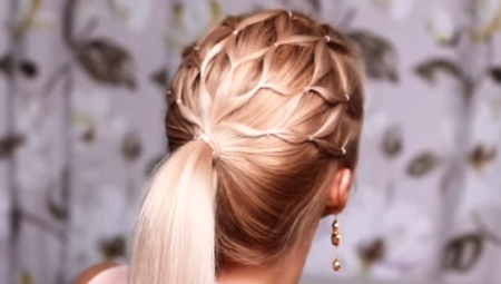 Coiffures pour cheveux moyens avec des élastiques à la maison