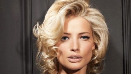Coiffures sur les cheveux jusqu'aux épaules