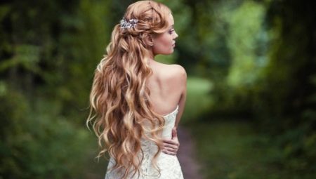 Coiffures aux cheveux qui coule