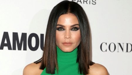 Coupes de cheveux droites pour cheveux moyens