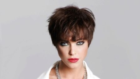 Coupes de cheveux courtes et élégantes