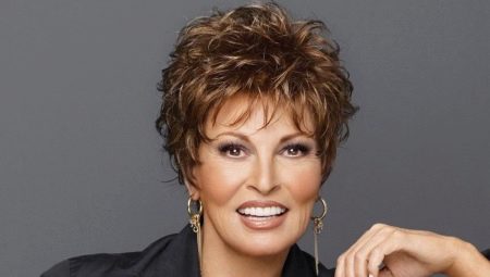 Coupes de cheveux et coiffures pour les femmes de plus de 50 ans pour les cheveux courts