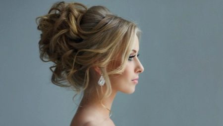 Coiffures de soirée pour cheveux moyens: caractéristiques, options, création et décoration