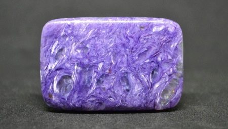 Charoite: qui convient, valeur et propriétés