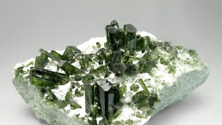Diopside: que se passe-t-il et comment en prendre soin correctement?