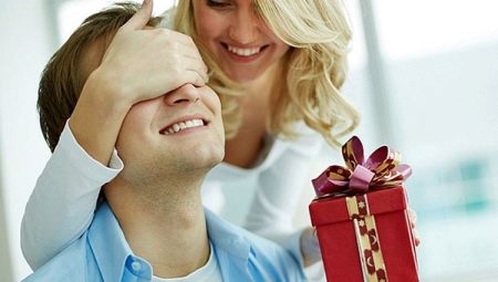 Comment faire un cadeau avec les mains d'un homme pour le nouvel an?