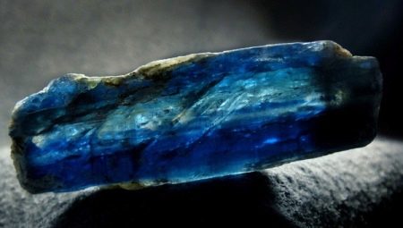 Kyanite: qui convient, propriétés et variétés