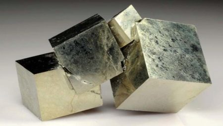 Pyrite: la valeur et les propriétés de la pierre