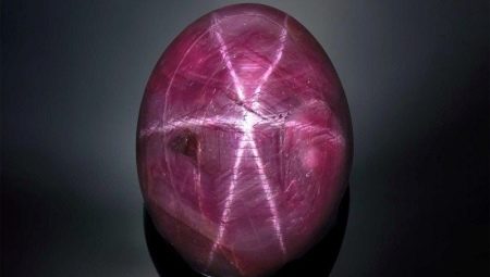 Star ruby: description de la pierre et de ses propriétés
