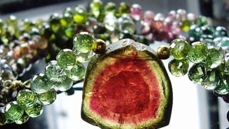 Tourmaline pastèque: description de la pierre, de ses propriétés et de son utilisation