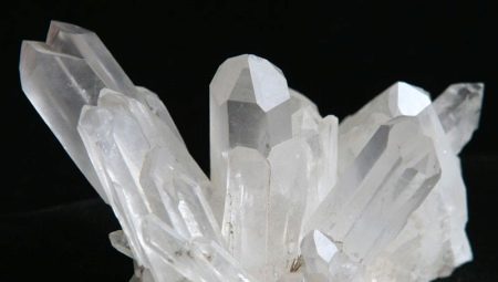 Cristal de roche: propriétés d'une pierre, ses types et son utilisation