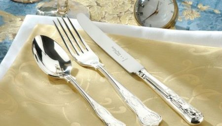 Caractéristiques et caractéristiques du choix des couverts en argent