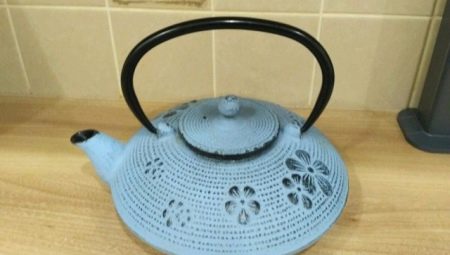 Théière en fonte: caractéristiques et revue des fabricants