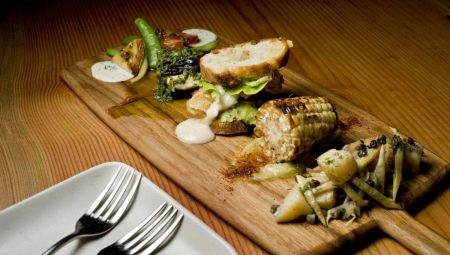 Caractéristiques et caractéristiques du choix des plats pour le service