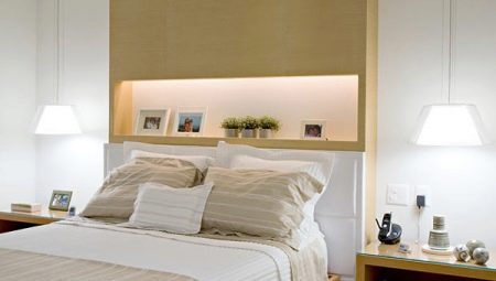 Des idées de belles étagères au-dessus du lit dans la chambre
