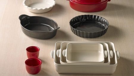 Formes en céramique pour la cuisson: avantages, inconvénients et recommandations de choix