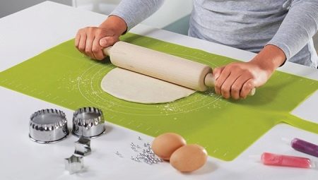 Tapis en silicone pour rouler la pâte: taille et choix