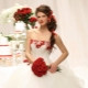Robes de mariée avec des éléments rouges