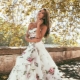 Robes de mariée avec fleurs et imprimés floraux