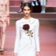 Robe avec des roses - la personnification de la nature féminine