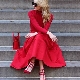 Quoi porter une robe rouge?