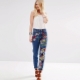 Jeans avec broderie