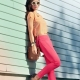 Que puis-je porter avec un pantalon de corail?