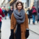 Comment attacher une écharpe sur un manteau?