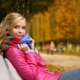 Manteau pour une adolescente à l'automne