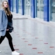 Manteau avec des baskets