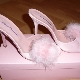 Chaussures à la maison avec des talons
