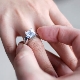 Quelle main portez-vous une alliance?