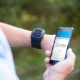 Montre de sport sous forme de bracelet avec moniteur de fréquence cardiaque, podomètre et tonomètre