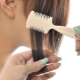 Peigne avec une lame pour couper les cheveux