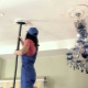 Comment laver le plafond suspendu?
