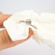 Comment choder l'or blanc avec des diamants?