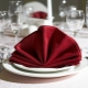 Comment joliment plier des serviettes sur la table de fête?