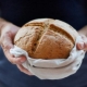 Comment prendre le pain: à la fourchette ou à la main?