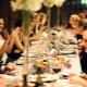 Les règles de l'étiquette à la table: les normes de comportement et de service
