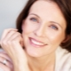 Comment bien prendre soin de son visage à la maison après 50 ans?